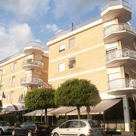 Residence Riva Gaia Terracina Eksteriør bilde